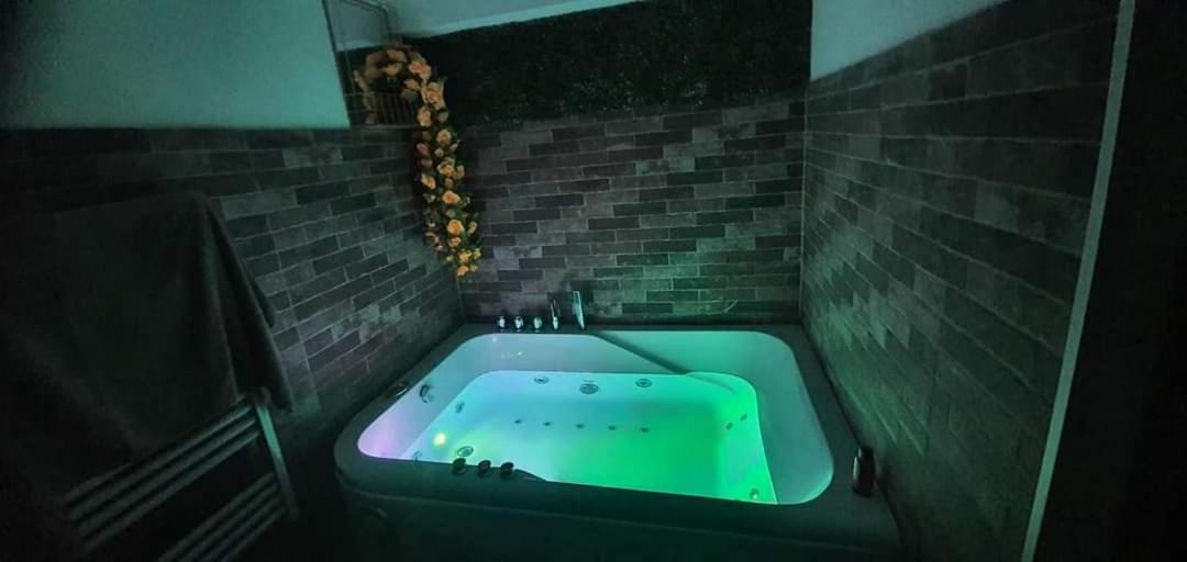 Love Rooms De La Presqu'Ile Saint-Vincent-de-Paul  Ngoại thất bức ảnh